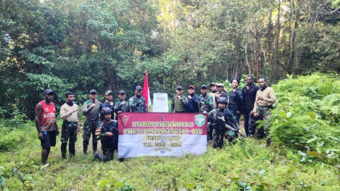 Lintasi Sungai Dan Belantara Hutan TNI Dari Satgas Pamtas Yonif 111/KB Berhasil Temukan Patok Batas Negara MM 11.1 Dalam Kondisi Aman