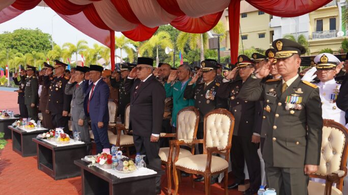 Mewakili Pangdam IM, Kasdam IM dan Wakil Ketua Persit KCK Daerah IM beserta Rombongan Hadiri Upacara dan Acara Syukuran HUT Bhayangkara Ke-78 di Mapolda Aceh.