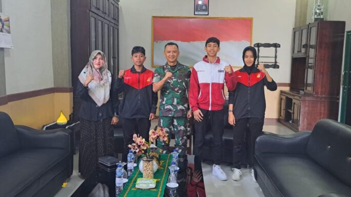 Dandim 0105/Abar Lepas 3 Atlet Badminton Aceh Barat Yang Akan Mengikuti Kejuaraan Olimpiade O2SN Di DKI Jakarta