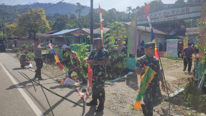 Posramil Ketambe Bersama Muspika Turun Lapangan Himbau Kepada Warga Untuk Pasang Bendera Merah Putih.