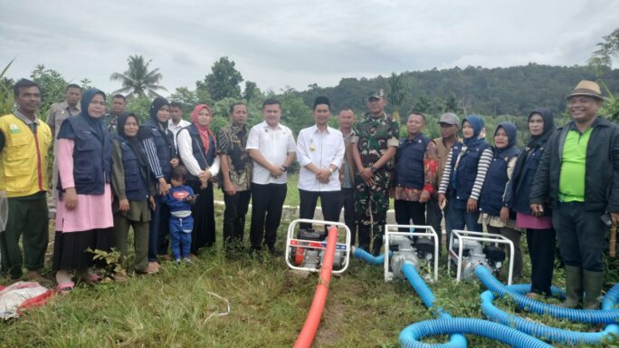 Dandim 0108/Agara Bersama Forkopimda Salurkan Alat Pompanisasi Di Wilayah Kecamatan Darul Hasanah.