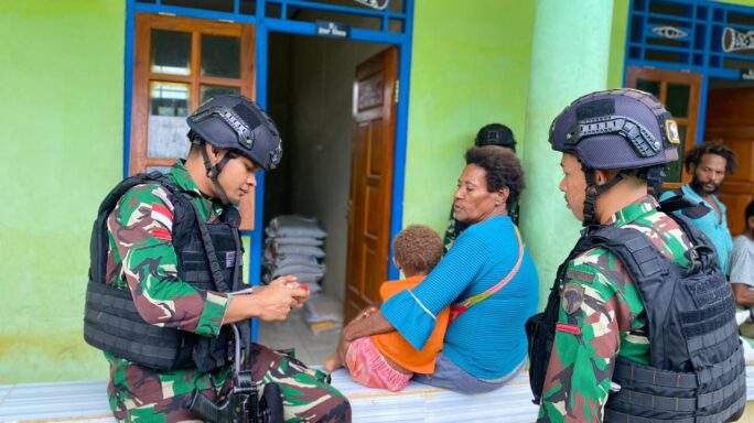 Satgas Pamtas Yonif 111/KB Terapkan Sikap Teritorial Ditengah Lingkungan Masyarakat