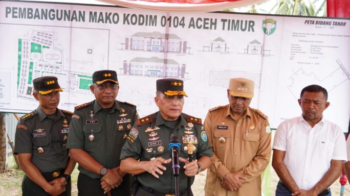 Pangdam IM dan Ibu Ketua Persit KCK Daerah Iskandar Muda Laksanakan Silaturahmi dan Peletakan Batu Pertama di Kodim Persiapan Kabupaten Aceh Timur.