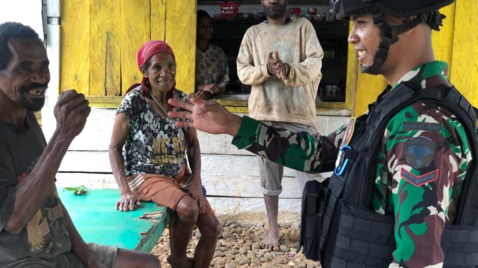 Masyarakat Mendoakan Agar Anggota Satgas Pamtas Yonif 111/KB Selalu Diberikan Keselamatan Selama Bertugas