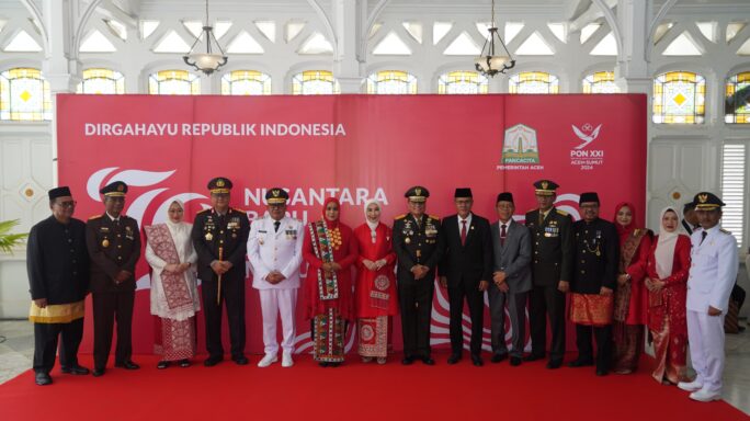 Pangdam Iskandar Muda didampingi Ketua Persit KCK Daerah IM Hadiri Upacara Peringatan HUT Ke-79 RI secara Virtual di IKN.