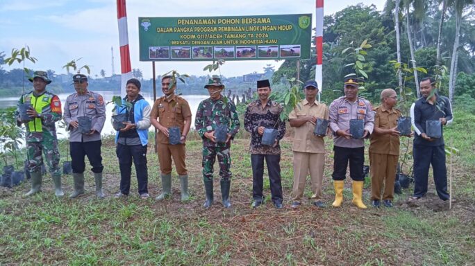 Danramil 03/Srw Pimpin Penanaman Pohon Bersama Kodim 0117/Atam