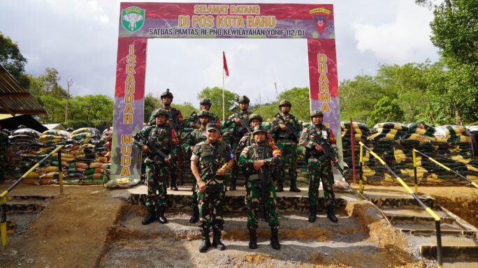 Pangdam IM Meninjau Pos Komando Taktis Latihan Proglatsiapops Sistem Blok Satgas Pamtas RI-PNG Kewilayahan Yonif 112/DJ Puncak Jaya, Papua di Bener Meriah.