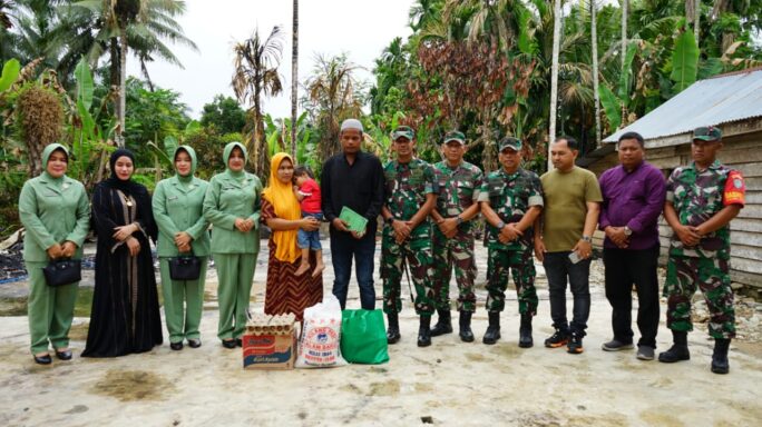 Dandim Aceh Utara Berikan Bantuan Kepada Korban Kebakaran