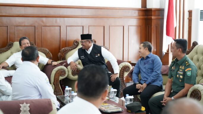 Kasdam IM Sambut Kedatangan Menteri Kelautan dan Perikanan di Aceh.