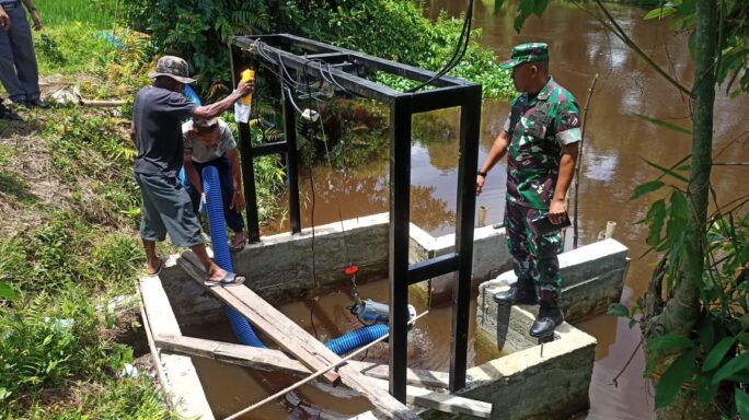 Dandim 0105/Abar Dampingi Tim Kementerian Provinsi Cek Titik Optimasi Lahan Di Desa Mesjid Baro