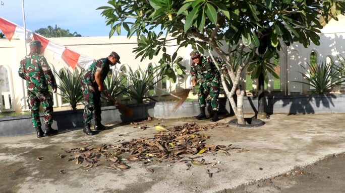 Kodim 0104/Atim Gelar Jum’at Bersih di TMP Kesuma Bangsa Langsa Bersama Masyarakat