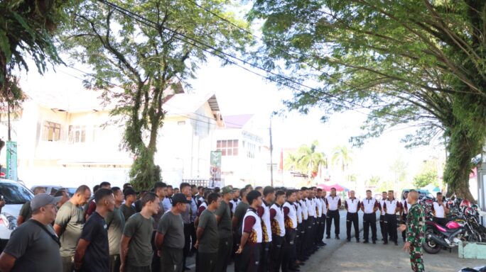 Pangdam IM Perintahkan Jajarannya untuk Gotong Royong Bersihkan Venue PON di Aceh Barat sebagai Tuan Rumah PON XXI Aceh – Sumut.