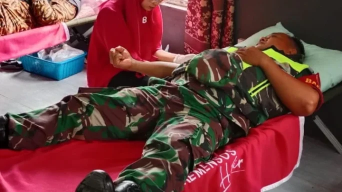 Anggota Koramil 08/Rantau Ikut Partisipasi Dalam Donor Darah Dalam Rangka HUT RI ke-79