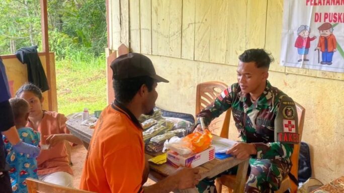 Melalui Program Kampung Sehat Satgas Pamtas Yonif 111/KB Bantu Pukesmas Lancarkan Posyandu Lansia di Distrik Iniyandit Perbatasan Papua Selatan