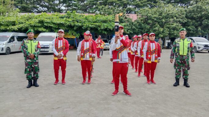 Dandim 0108/Agara Hadiri Pelepasan Kirab Obor Api PON XXI Aceh – Sumut di Lapangan Apel Setdakab Agara.
