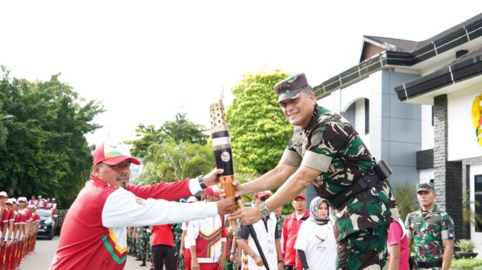 Pangdam IM Terima Kirab Api PON Ke – XXI Aceh-Sumut di Markas Kodam Iskandar Muda.