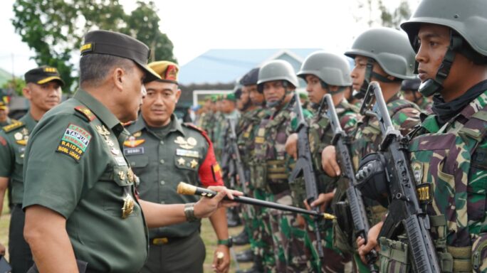 Pangdam Iskandar Muda Pimpin Apel Gelar Pasukan di Lanud SIM dalam rangka Pengamanan Kunjungan Presiden RI ke Prov. Aceh.
