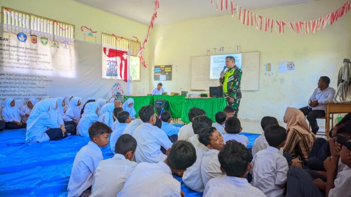 Cegah Bullying, Babinsa Koramil 04/Bendahara Berikan Sosialisasi Dan Edukasi Kepada Murid SMP N 6 Bendahara
