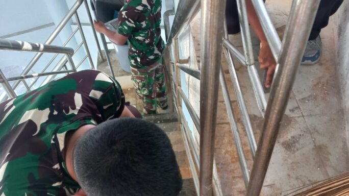 Pangdam IM Perintahkan Prajurit Bersihkan Menara Masjid Baiturrahim Ulee Lheue.