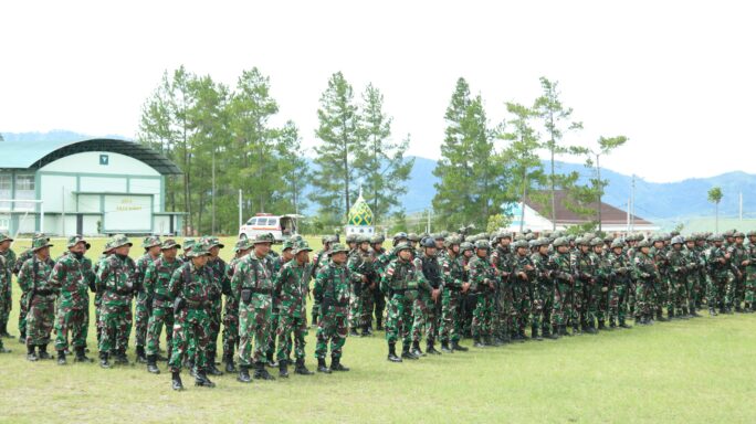 Evaluasi Latihan Pratugas Proglatsiapops Sistem Blok Satgas Pamtas RI-PNG Kewilayahan Yonif 112/DJ