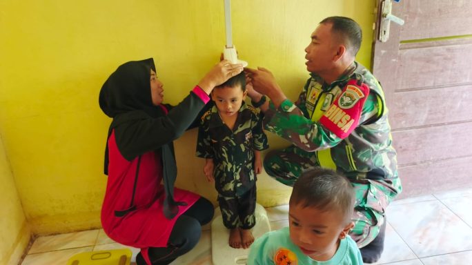 Wujudkan Balita Kuat Dan Sehat, Babinsa Dampingi Kegiatan Posyandu