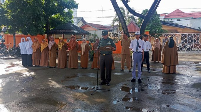 Danramil 13/Kuta Alam Pimpin Upacara Hari Sumpah Pemuda di SMA Negeri 15, Pesan Kebangsaan untuk Generasi Muda