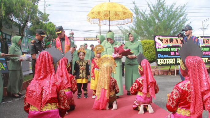 Danrem 012/TU Didampingi Ketua Persit KCK Koorcab Rem 012 Kunjungan Kerja Perdana Ke Makodim 0105/Abar