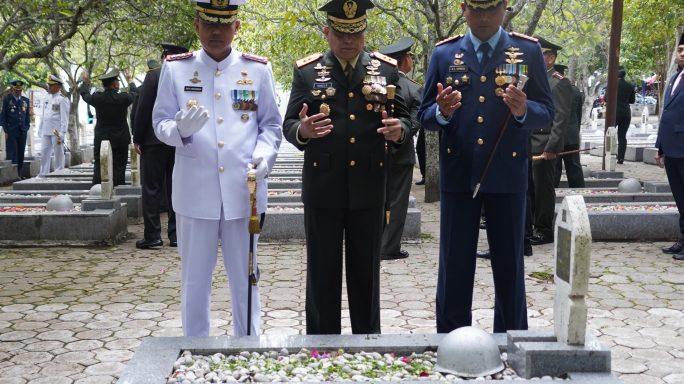Pangdam Iskandar Muda Pimpin Ziarah Nasional dalam rangka peringatan HUT Ke-79 TNI.