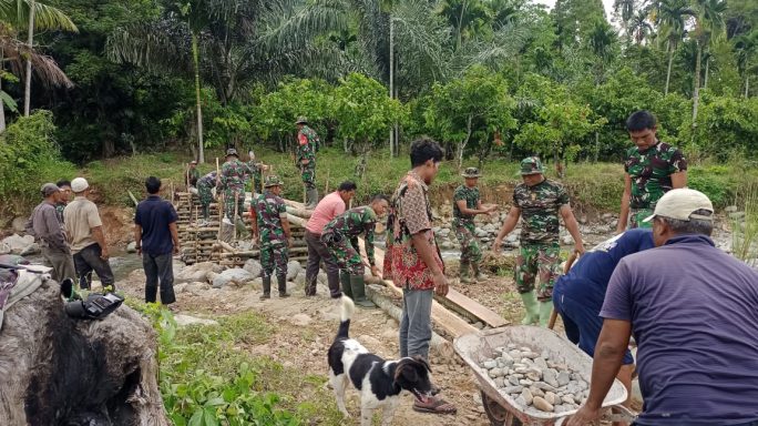 Program Pangdam IM Bantu Perbaiki Jembatan Rusak di Aceh Terus Berlanjut.