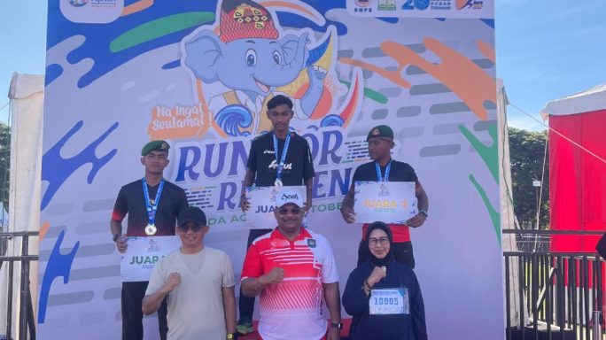 Dua Prajurit Yonzipur 16/DA Juara Lari 5 K Katagori Umum Lomba HUT BNPB