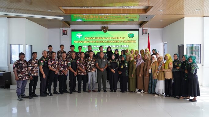 Korem melaksanakan kegiatan pembinaan pemberdayaan keluarga besar TNI