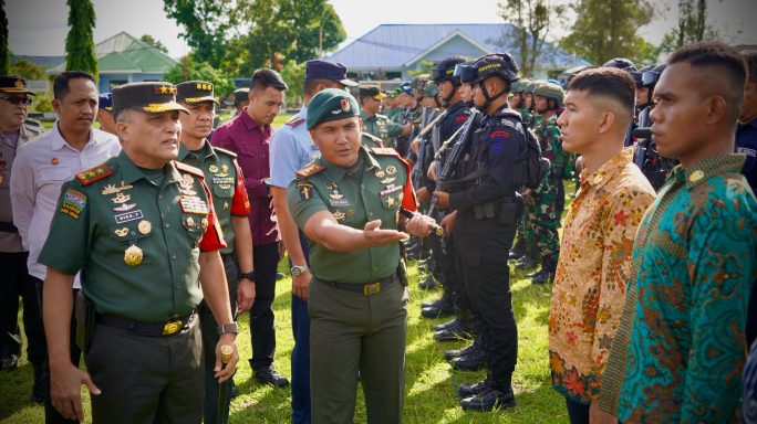 Pangdam Iskandar Muda Pimpin Apel Gelar Pasukan Jelang Kunjungan Kerja Presiden RI di Provinsi Aceh.