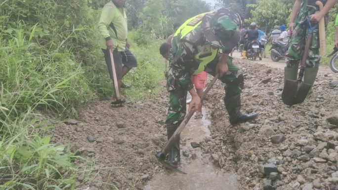 Cegah Terjadinya Genangan Air Di Musim Penghujan Posramil Deleng Pokhison Gelar Gotong Royong