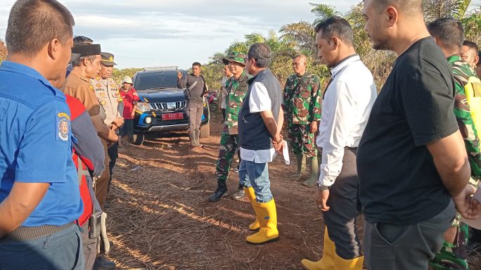 Dandim 0105/Abar Bersama Pj. Bupati Meninjau Titik Lokasi Karhutla Di Desa Deah Samatiga
