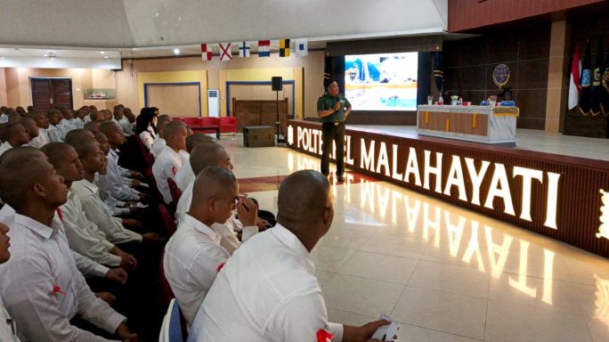 Kapten Inf Idrul Hakimi Beri Inspirasi kepada Taruna Angkatan XII Poltekpel Aceh