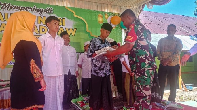 Peringatan Maulid Nabi di MTSS Tgk Chik Dayah Cut Tiro, Babinsa turut Santuni Anak Yatim