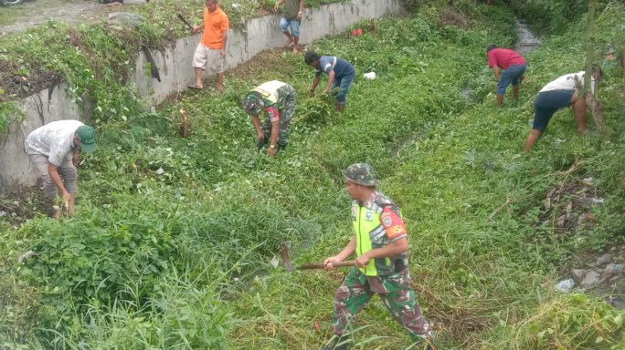 Koramil 0108-01/Lawe Sigala Gala Laksanakan karya Bhakti Bersihkan Sungai