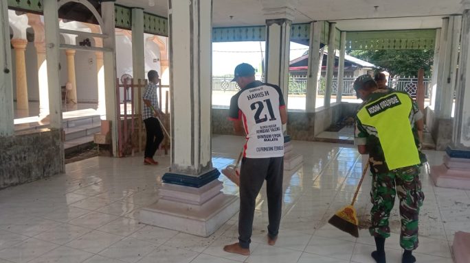 Kerja Bakti Pembersihan Meunasah Mee Dapat Mempererat Silaturahmi dan Meningkatkan Keimanan Warga.