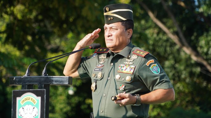 Pangdam Iskandar Muda Pimpin Upacara Bulanan di Blang Padang, Sampaikan Amanat Kasad.