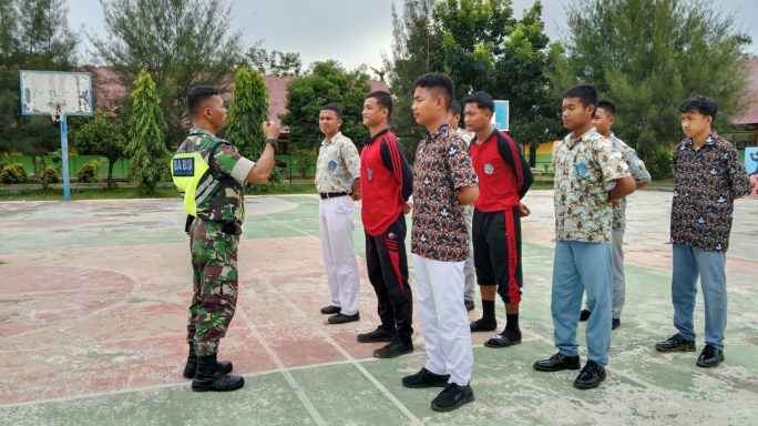Melalui Komsos, Babinsa Berikan Motivasi Kepada Pelajar Siswi SMA Di Wilayah Binaan