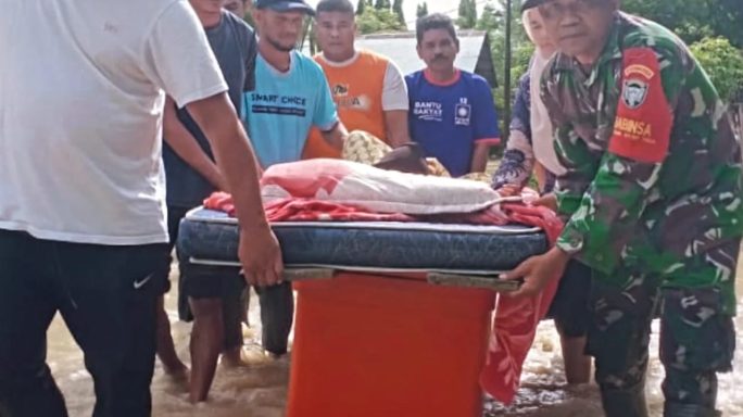 Pangdam Iskandar Muda turunkan ratusan Prajurit bantu korban banjir.