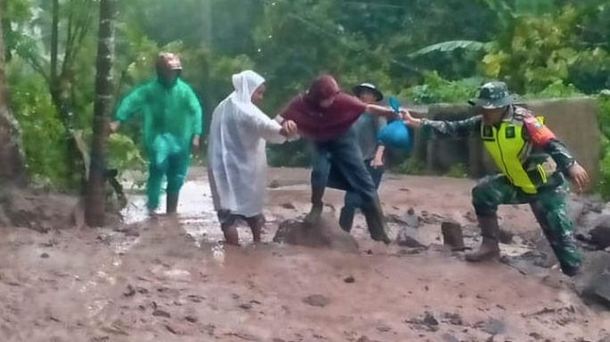 Banjir di Sarah Panyang Tangse: Akses Jalan Tertutup Lumpur, Warga Diminta Waspada