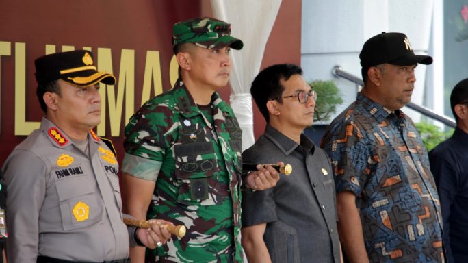 Apel Penyerahan Linmas, Dandim 0101/Kota Banda Aceh Dorong Sinergi Maksimal untuk Sukseskan Pilkada 2024