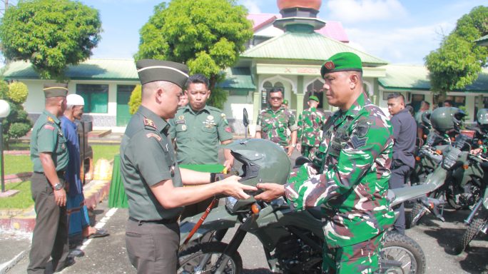 Dandim 0105/Abar Serahkan 30 Unit Kendaraan Dinas Roda Dua Kepada Para Babinsa Secara Simbolis