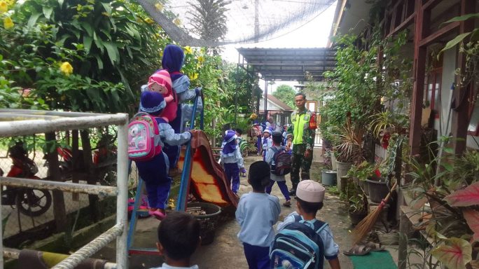 Babinsa Posramil Bukit Tusam Laksanakan Wawasan Kebangsaan Kepada Siswa/i TK Jamil Hasan