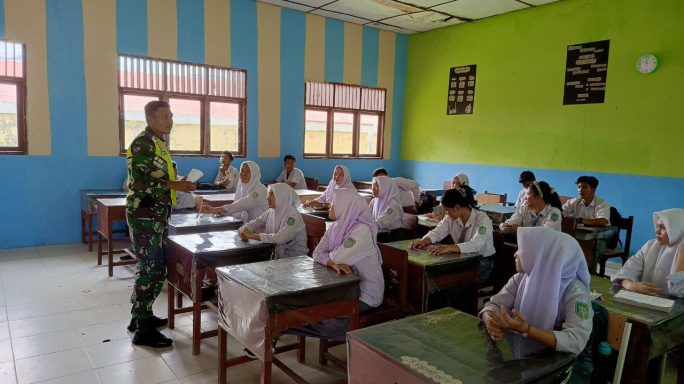 Babinsa Berikan Wawasan Kebangsaan Kepada Siswa /i SMAN Babul Rahmah