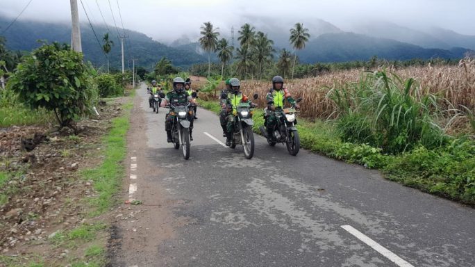 Wujudkan Wilayah Tetap Kondusif, Babinsa Posramil Darul Hasanah 03/Badar Melaksanakan Patroli Wilayah