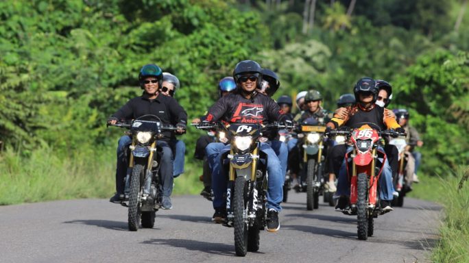 Dandim Bersama Rombongan Touring Motor Trail Ke Gunung Salak