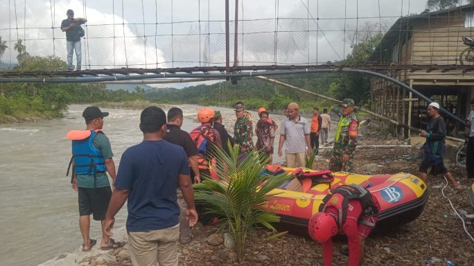 Babinsa Posramil Ketambe Bersama Tim Sar Terus Bahu Membahu Dalam Pencarian Anak Hanyut
