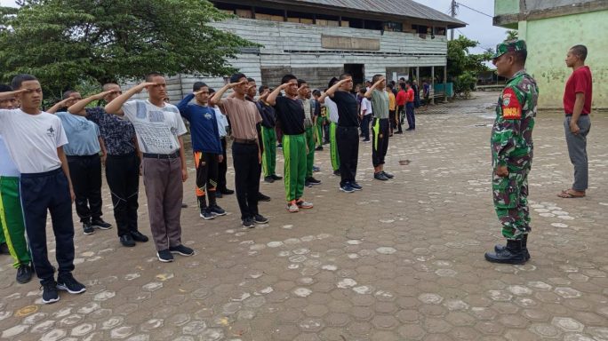 Babinsa Koramil 0108-02/Bambel Latih PBB Siswa/i SMP